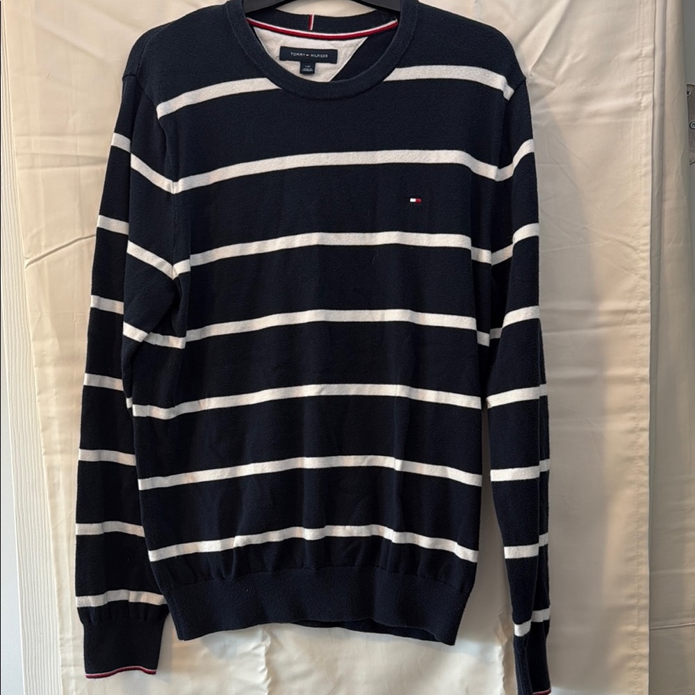 Tommy Hilfiger Men's Navy and White Striped Crewneck Sweater